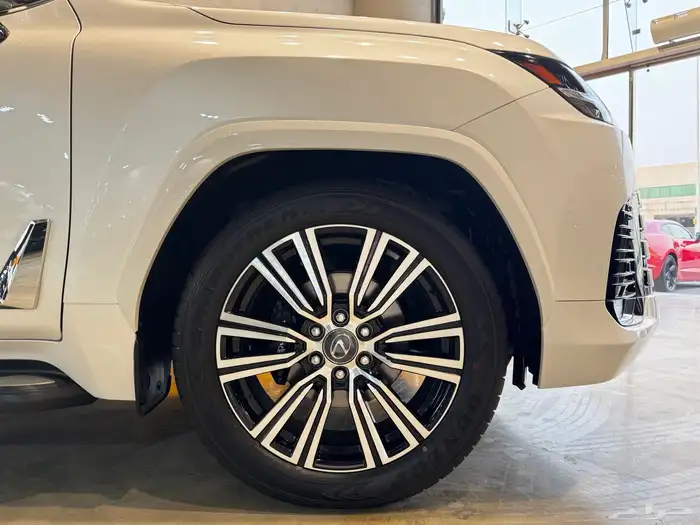 لكزس LX600 BB موديل 2025م (وارد سعودي) 5