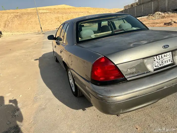 للبيع فورد فكتوريا 2000 م 9
