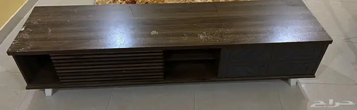 طاولة تلفزيون tv سليمه فيها حكوك فوق بس 3