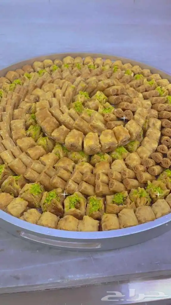 حلويات سورية حلاوة جبن وبقلاوة سورية 3