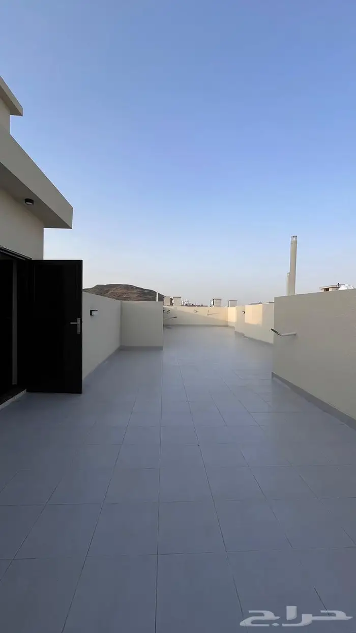 شقق ارضيه وعلويه مساحه 250 م 4