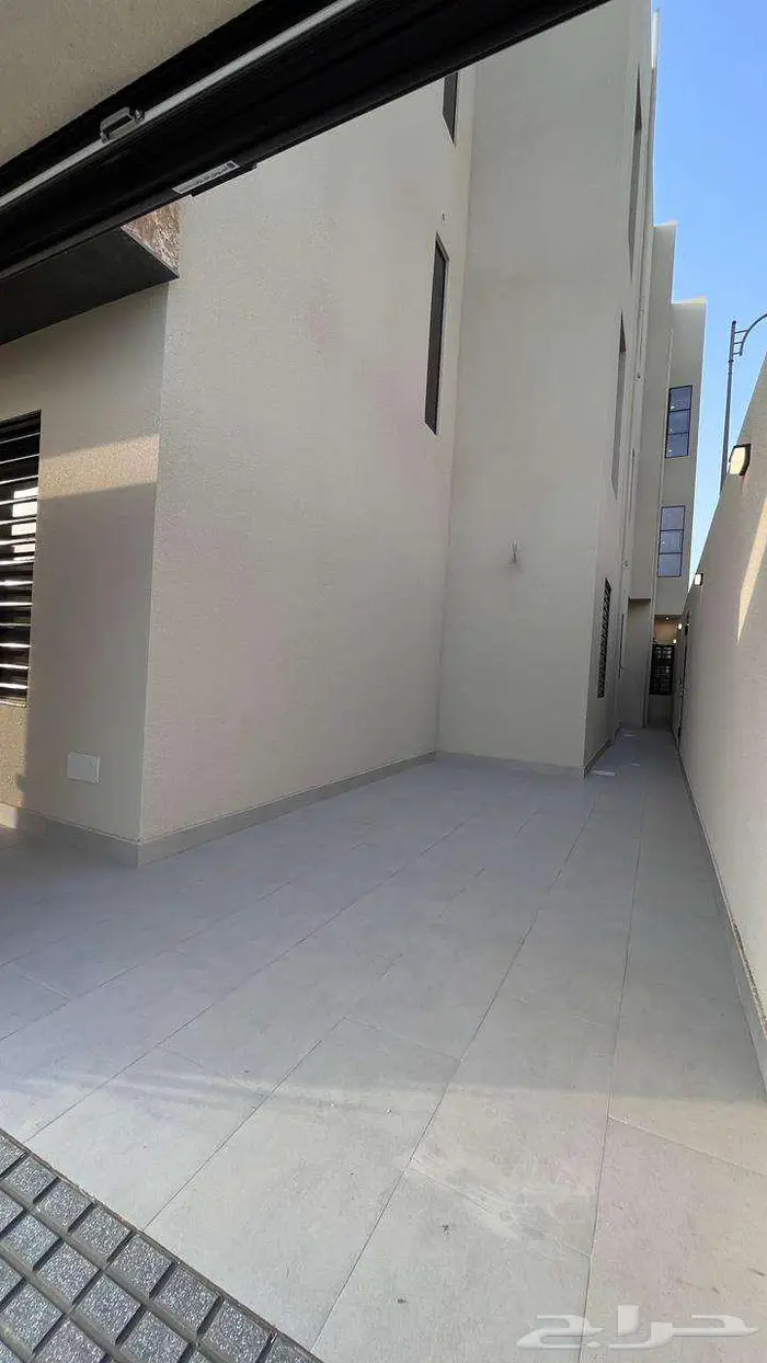 شقق ارضيه وعلويه مساحه 250 م 2