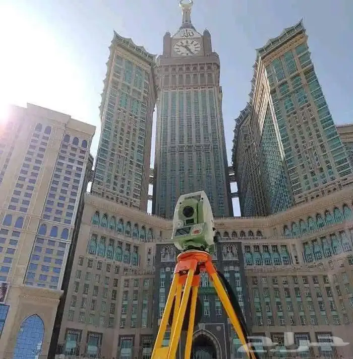 مساح بجهاز توتال وميزان قامه يوميات للاعمال المساحيه 0