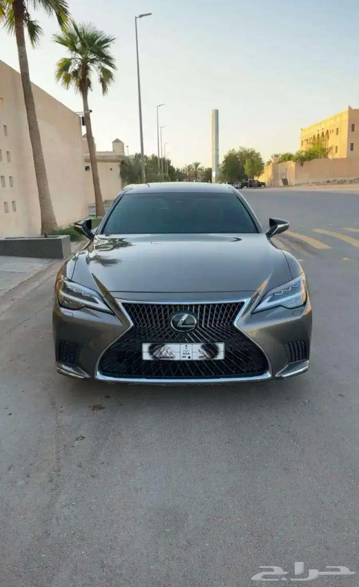 لكزس LS500 للبيع موديل 2021 16