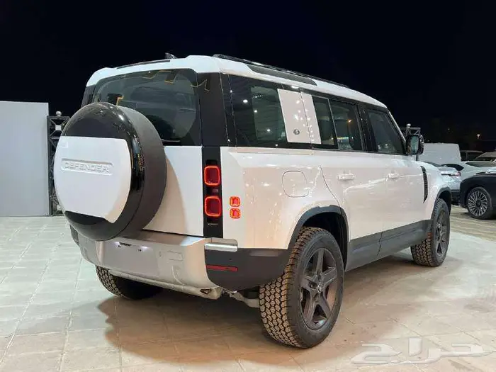 لاند روفر ديفيندر SE300 Lموديل 2025 كاش و اقساط 4