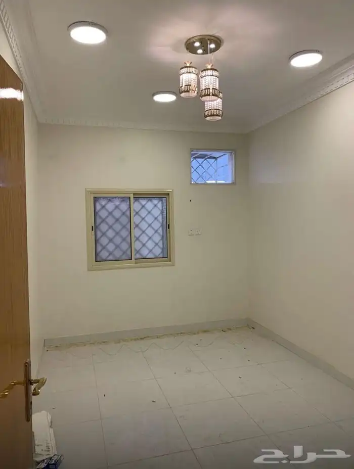 شقة نظيفة للإيجار   حي الجامعيين 8
