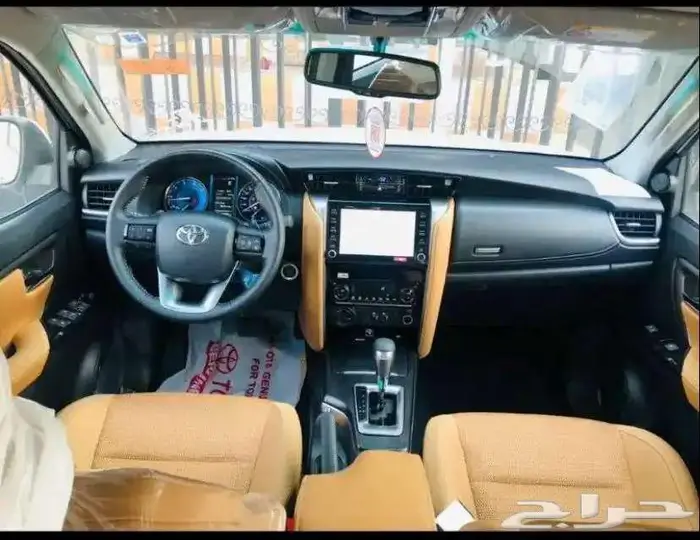 تويوتا فورتشنر VX2 2.8 ديزل 2024 رادرا الوان رصاصي واسود 8