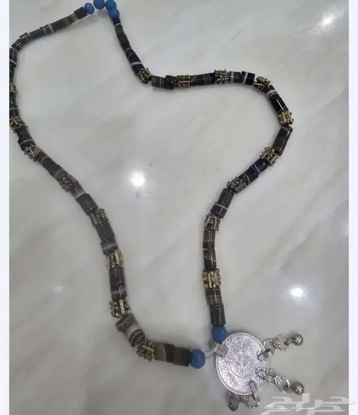 قلادة اثريه من العقيق مع ريال فضه 5