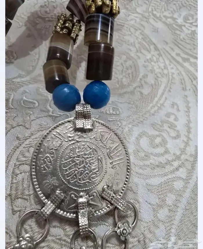 قلادة اثريه من العقيق مع ريال فضه 2