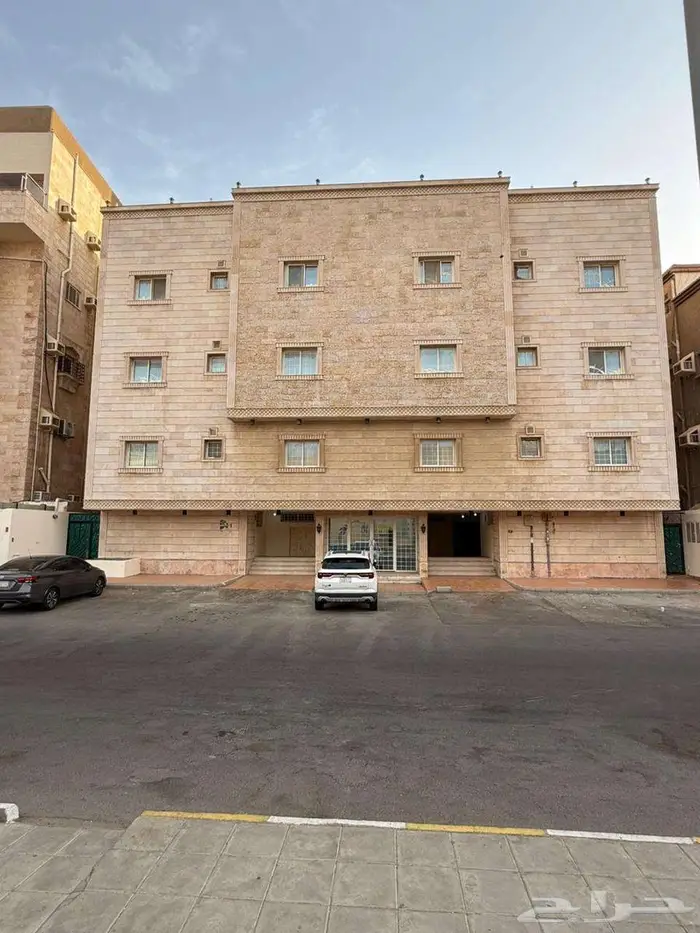 عمارة معروضة للإيجار بالكامل للشركات والمؤسسات في حي النسيم 13