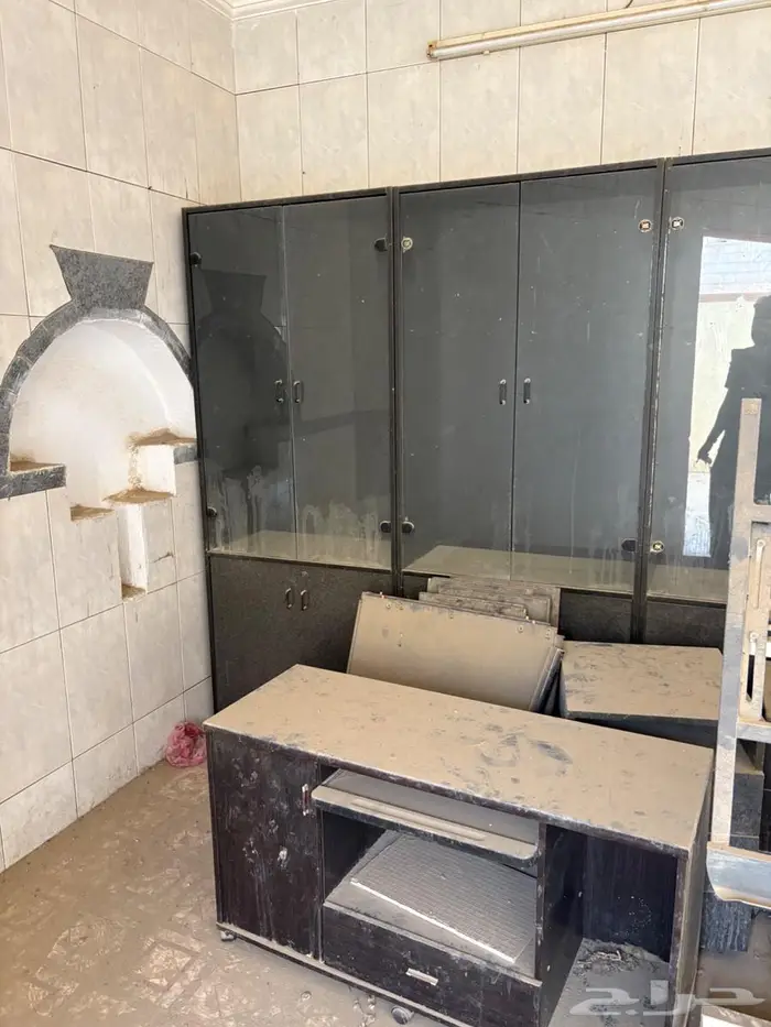 مكتب ودولاب وطاولة رسم هندسي في النوارية 0