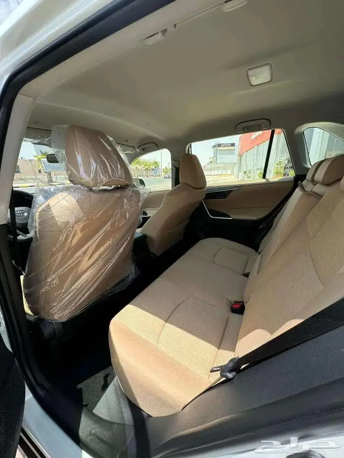 تويوتا راف فور LE بنزين دفع رباعي 2025 5