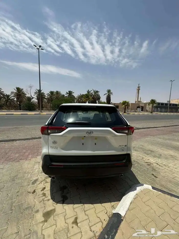 تويوتا راف فور LE بنزين دفع رباعي 2025 3