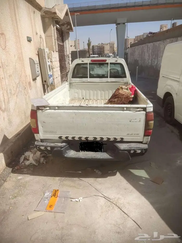 سيارة اونيت ايسوزو 2006 1