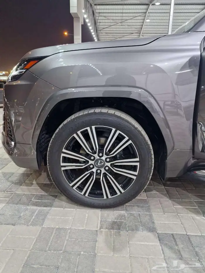 لكزس LX600 BB فل كامل 2025 14
