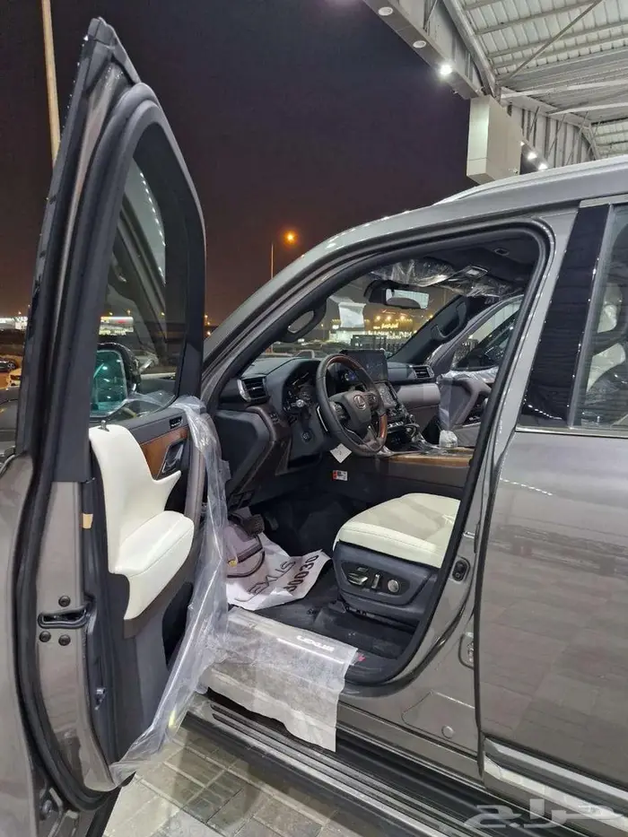لكزس LX600 BB فل كامل 2025 13