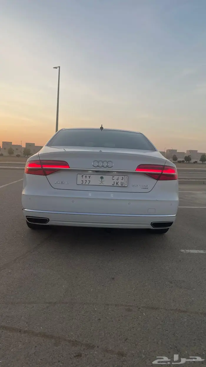 للبيع اودي A8 موديل 2015 6