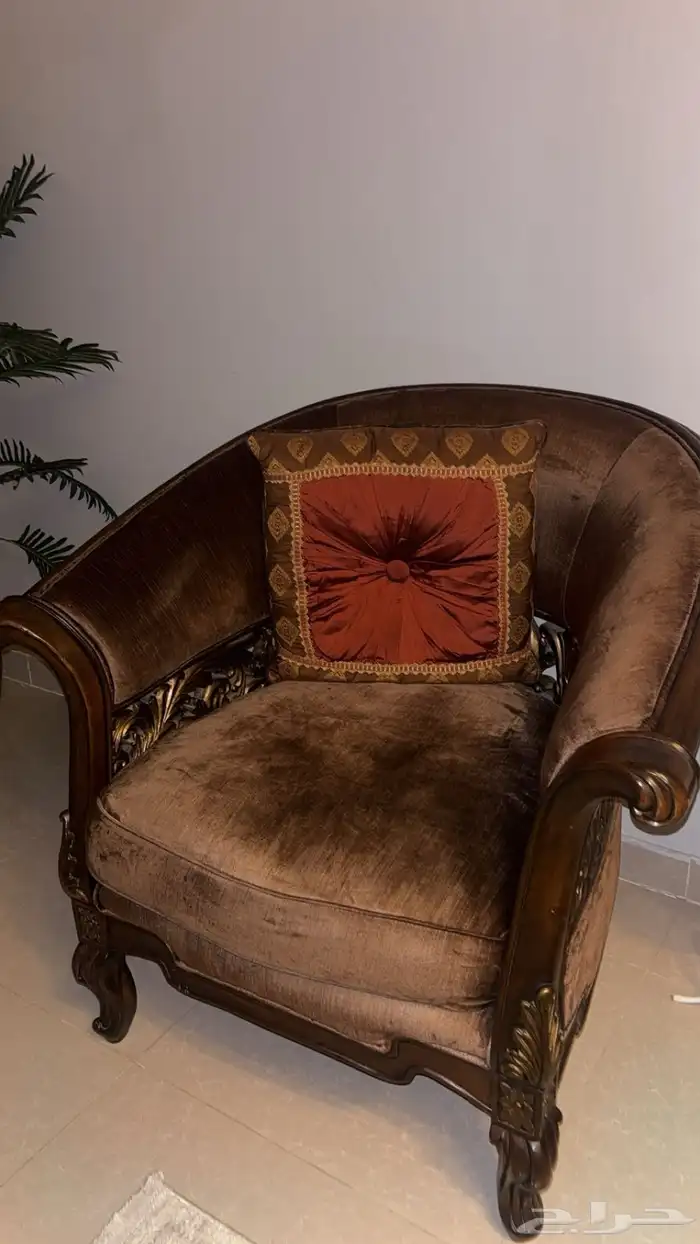 طقم كنب امريكي من المطلق ودولاب صالون وطاولات ولحاف جديد 7