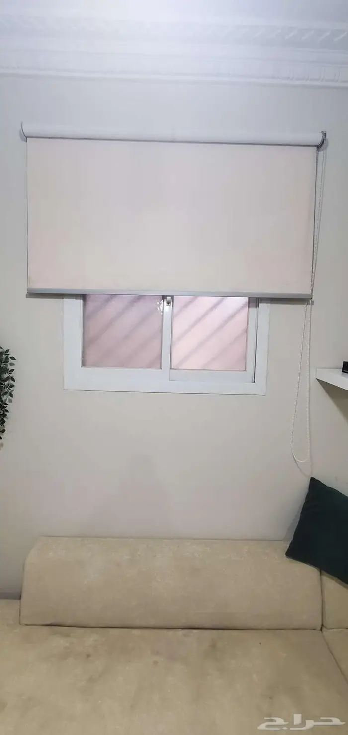 ستائر رول بحالة ممتازة 1