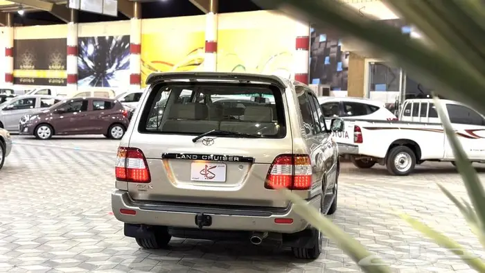 لاندكروزر GXR لمتد 2006 مخزن عبداللطيف 13
