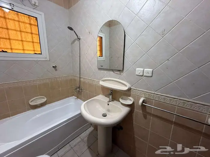 عمارة معروضة للإيجار بالكامل للشركات والمؤسسات في حي النسيم 11