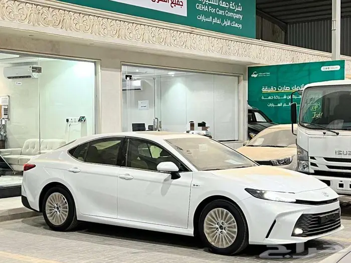 تويوتا كامري E PLUS هايبرد سعودي 2025 اصدار لوحات فوري 3