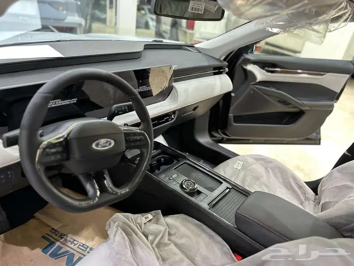 فورد تورس تيتانيوم اسود 2025 9