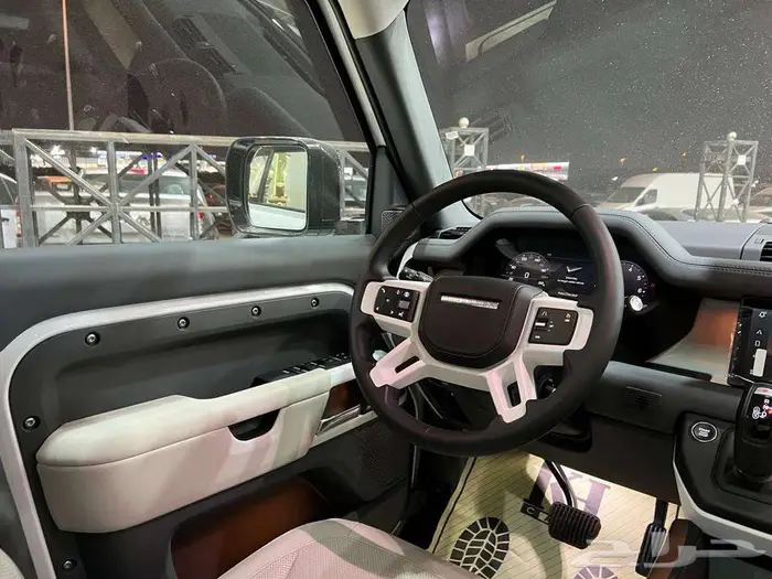 لاند روفر ديفيندر SE300 Lموديل 2025 كاش و اقساط 8