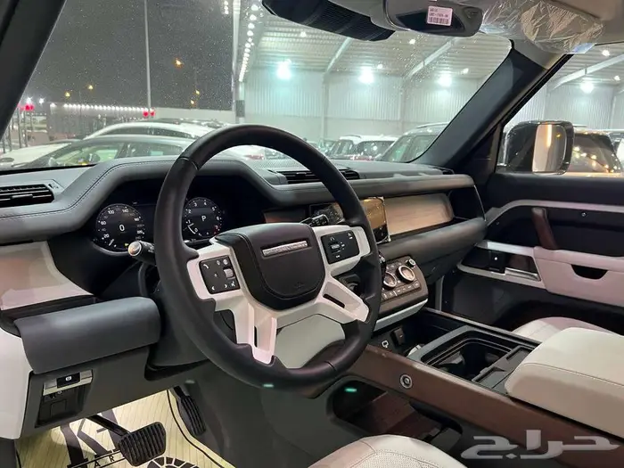 لاند روفر ديفيندر SE300 Lموديل 2025 كاش و اقساط 7
