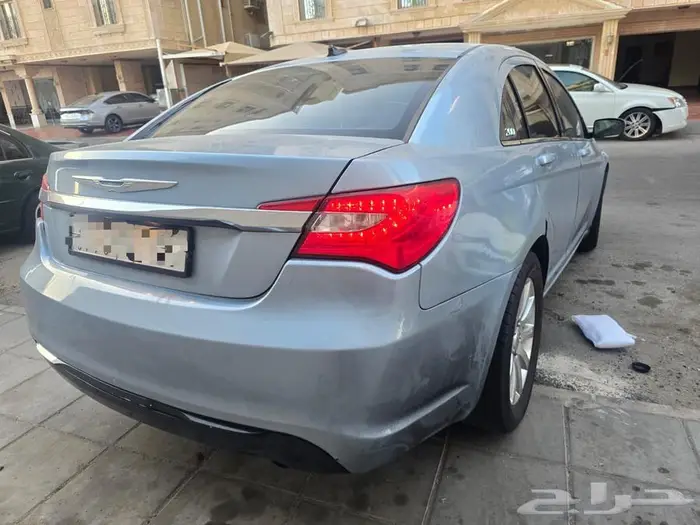 كرايزلر C200 موديل 2012 فل كامل 4 سلندر ( ماشيه 220 الف) 3