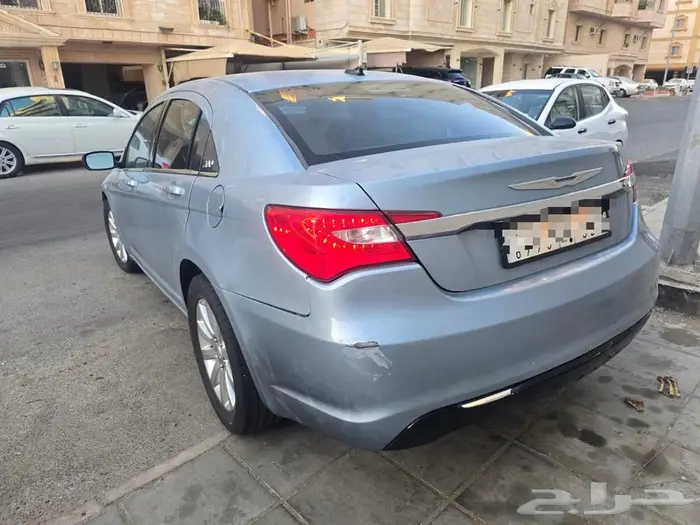 كرايزلر C200 موديل 2012 فل كامل 4 سلندر ( ماشيه 220 الف) 2