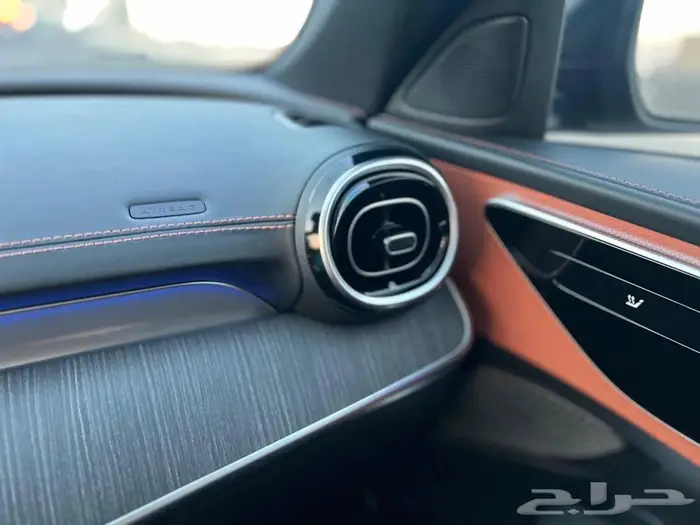 مرسيدس C 2024 AMG لون داخلي جملي وأسود ممشى قليل بودي وكالة 15