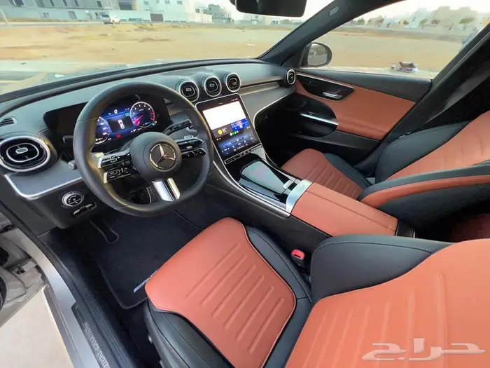 مرسيدس C 2024 AMG لون داخلي جملي وأسود ممشى قليل بودي وكالة 6