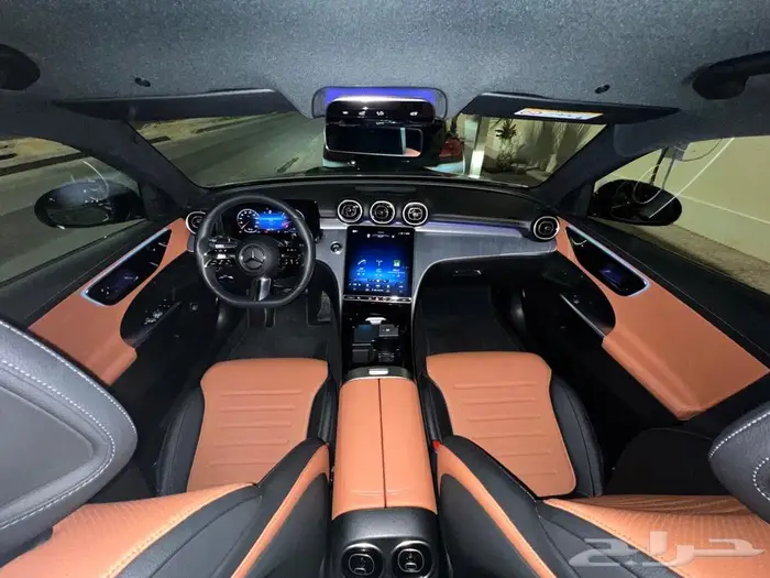 مرسيدس C 2024 AMG لون داخلي جملي وأسود ممشى قليل بودي وكالة 3
