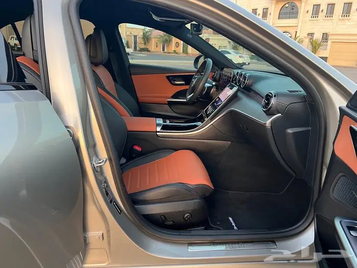 مرسيدس C 2024 AMG لون داخلي جملي وأسود ممشى قليل بودي وكالة 13