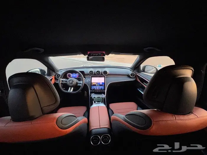 مرسيدس C 2024 AMG لون داخلي جملي وأسود ممشى قليل بودي وكالة 7