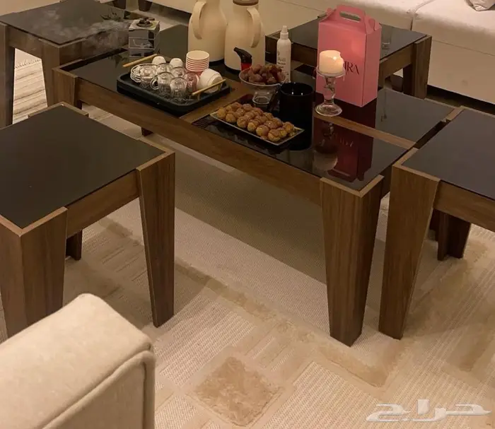 طاولة مع 4 طاولات خدمة 0