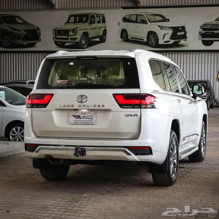 تويوتا لاندكروزر GXR L4 موديل 2023 12