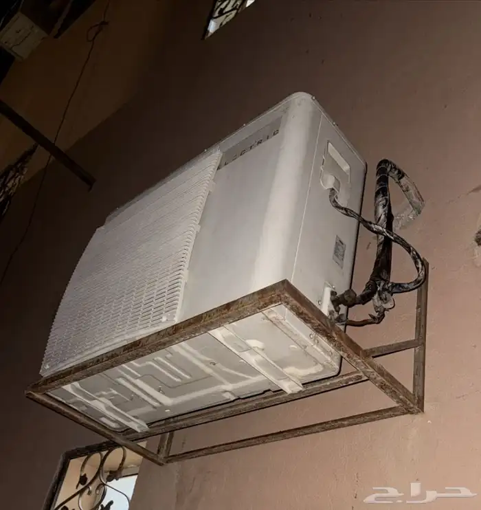 مكيف سبلت 30 نوع لكس كان بارد ولحين صار حار أتوقع كمبريا 1