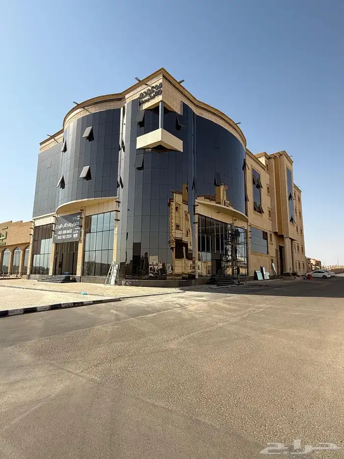 صالة ومكاتب للإيجار 0
