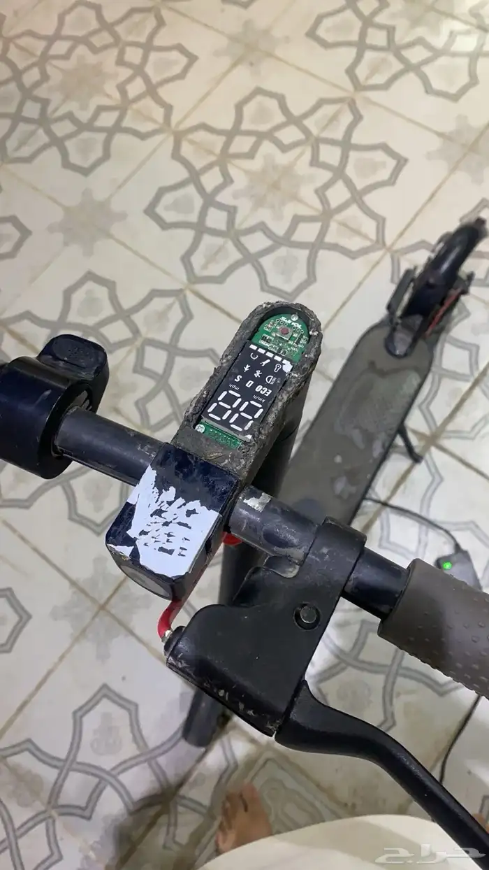 سكوتر للبيع أطفئ يشتغل مع الشاحن على السوم 3