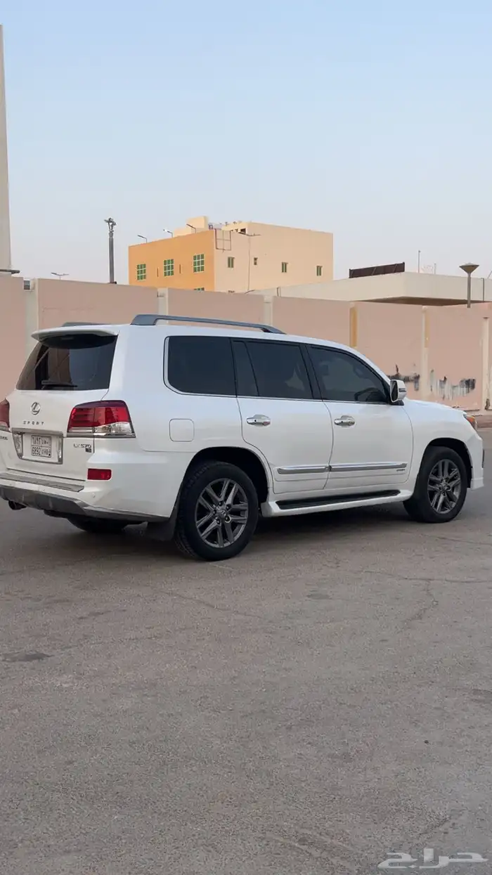 لكزس AD 1
