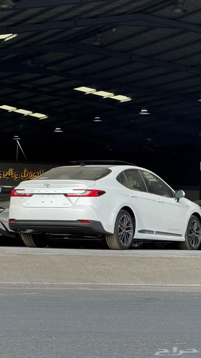 تويوتا كامري LE هايبرد بانوراما 2025 - 124.500 3