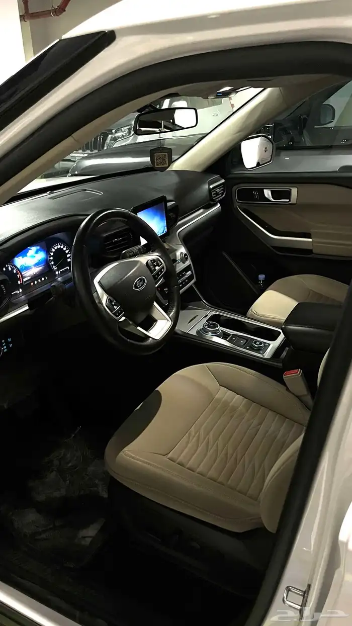 2022 Ford Explorer XLT in perfect condition 8