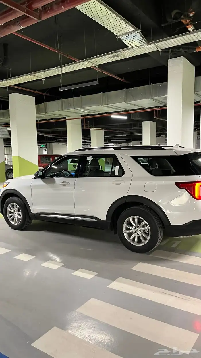 2022 Ford Explorer XLT in perfect condition 7