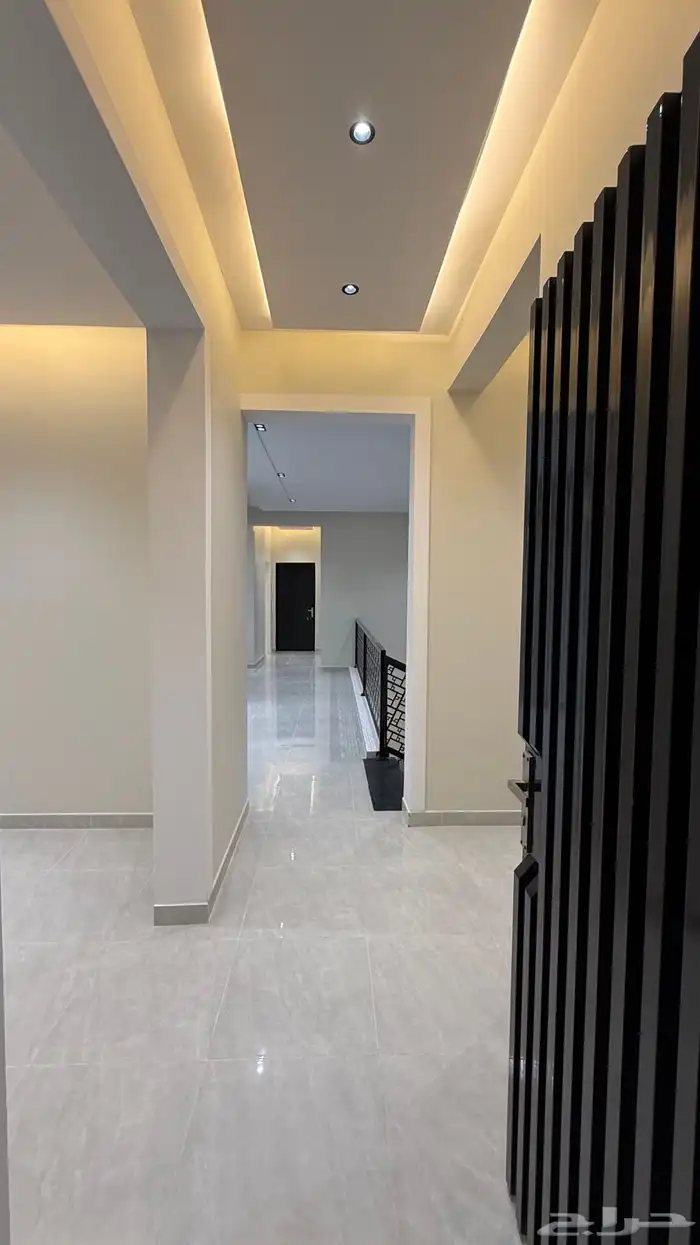 للبيع ادوار ارضيه. وروفات علويه بالقرب من مطار ابها الدولي 60