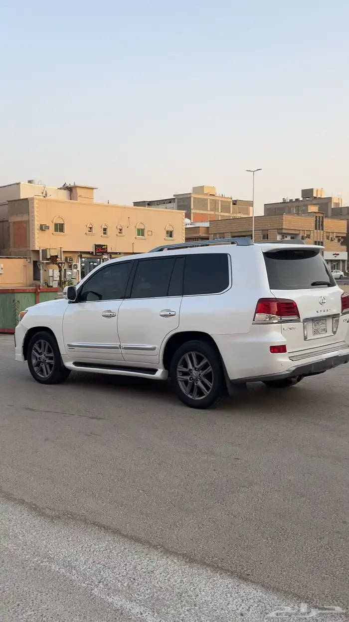 لكزس AD 2