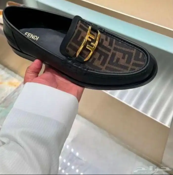 شوز فندي رسمي كنادر فندي الاصليه جديده بكرتونها وفاتورتها 0