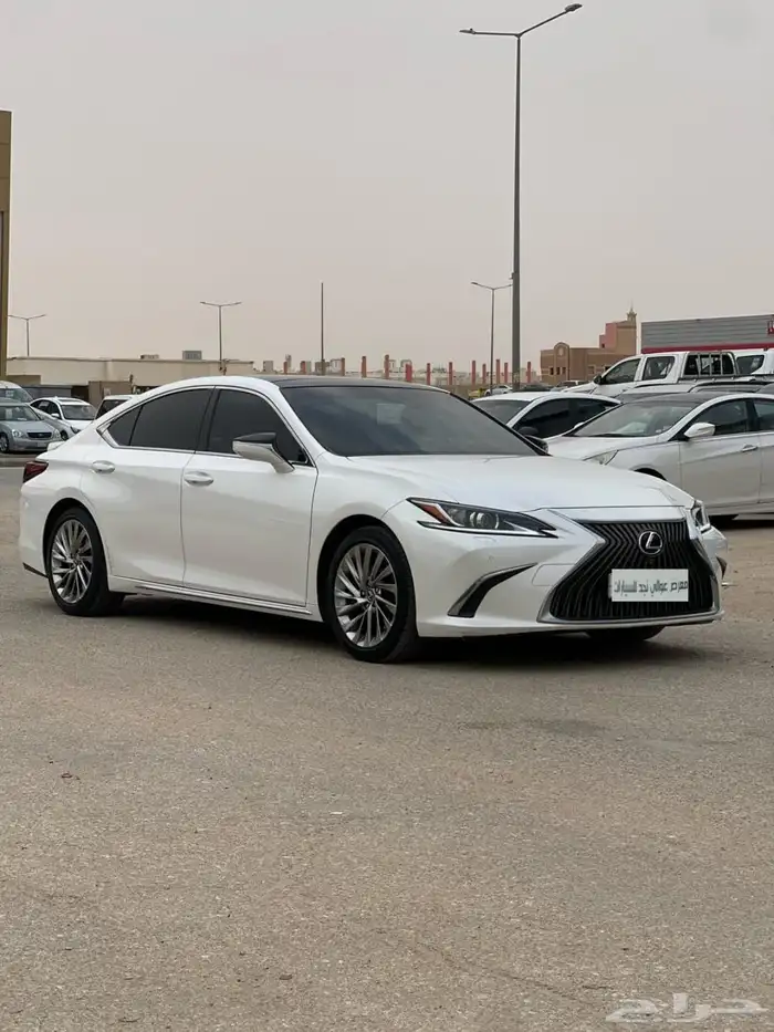 لكزس ES350. 2019 3