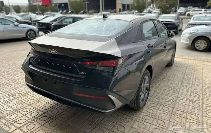 هيونداي إلنترا 2026 3